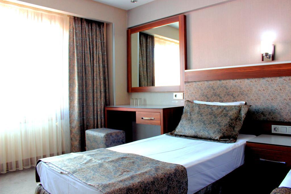 Hotel Buyuk Paris Istanbul Exterior foto